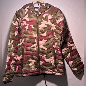 NWOT-Light Pink & Maroon Camo Columbia Jacket